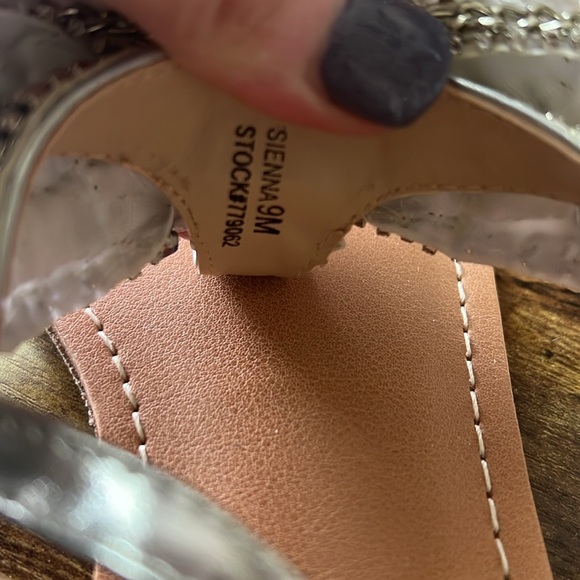 Dolce Silver Bow Thong Sandal - Picture 4 of 6